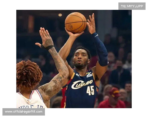 勇士防守崩盘暴露隐患，科尔赛后坦言需调整轮换策略